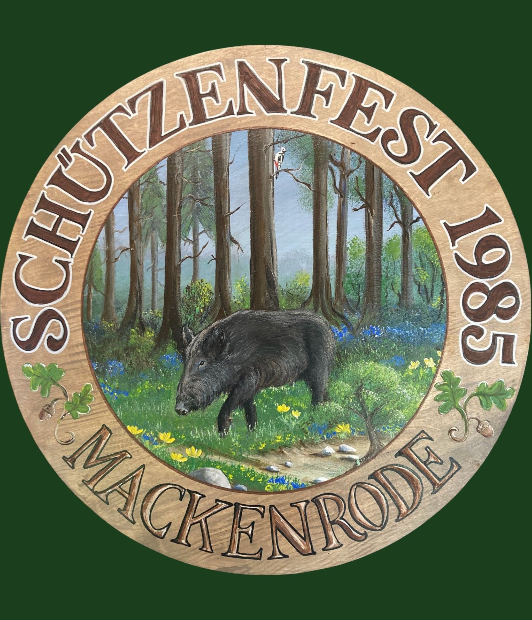 Handgemalte Schützenscheibe mit einem Wildschwein und einem Specht