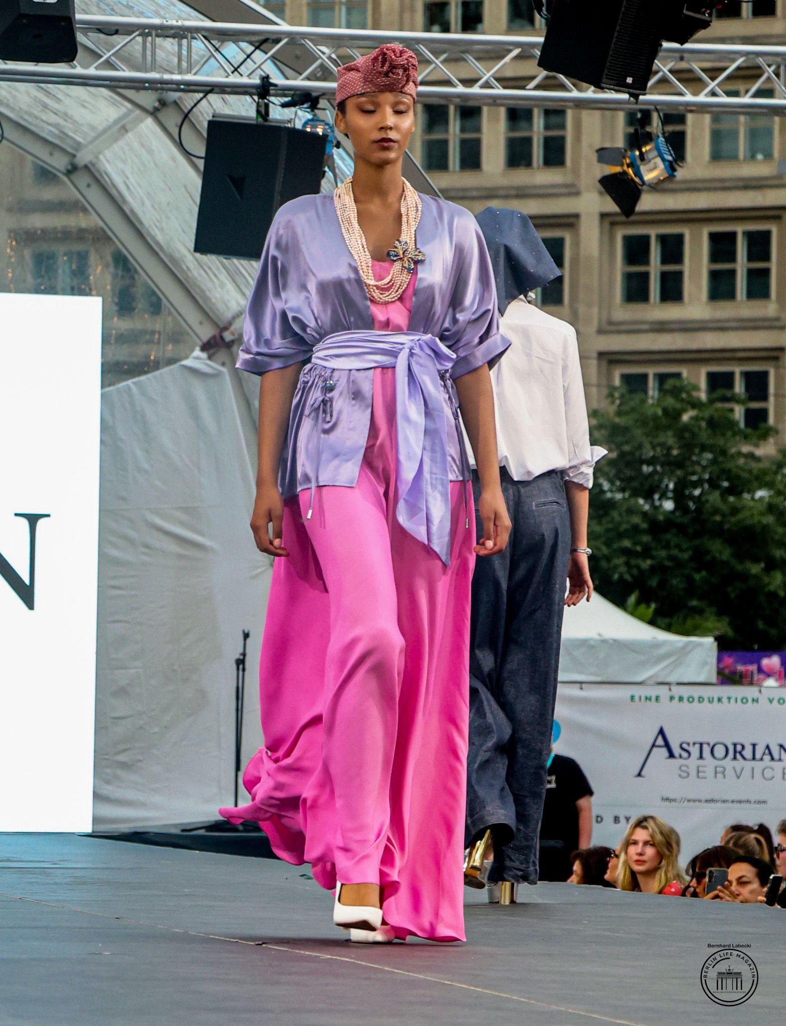 FASHION OPEN AIR 2026
BERLIN LIFE MAGAZIN
©Bernhard Labecki
Pressefotos