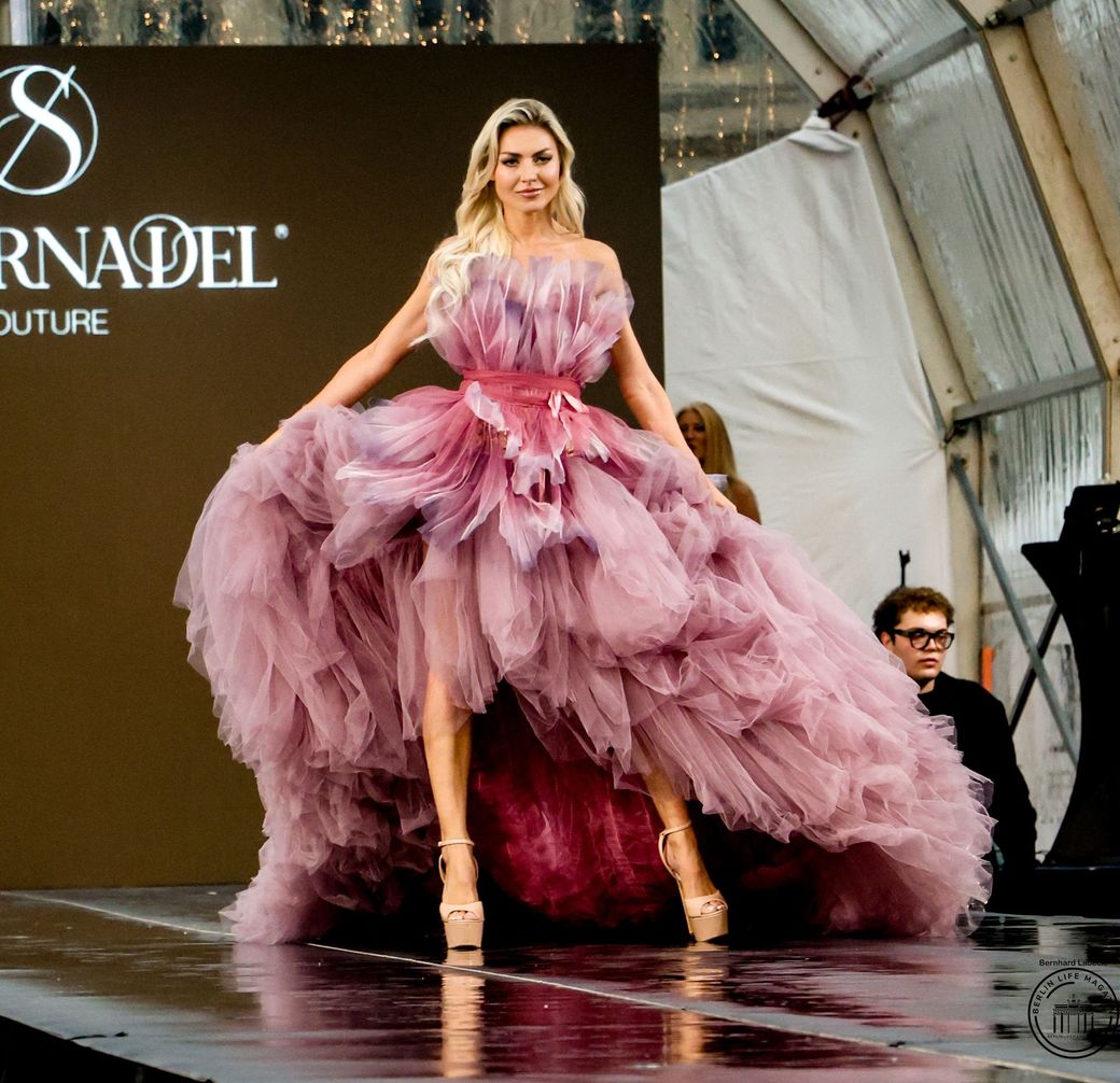 SILBERNADEL COUTURE @FASHION OPEN AIR 2026
©Bernhard Labecki
BERLIN LIFE MAGAZIN
Pressefotos
