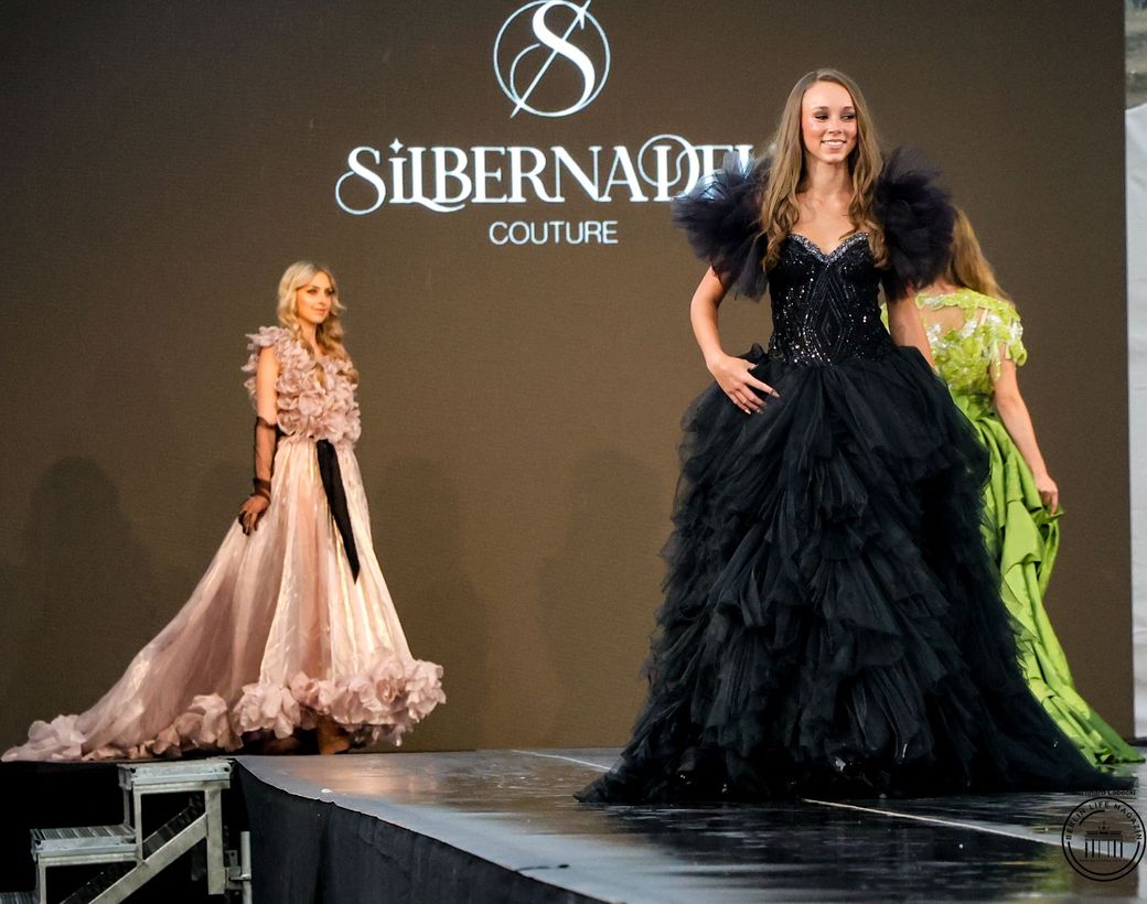 SILBERNADEL COUTURE @FASHION OPEN AIR 2026
©Bernhard Labecki
BERLIN LIFE MAGAZIN
Pressefotos
