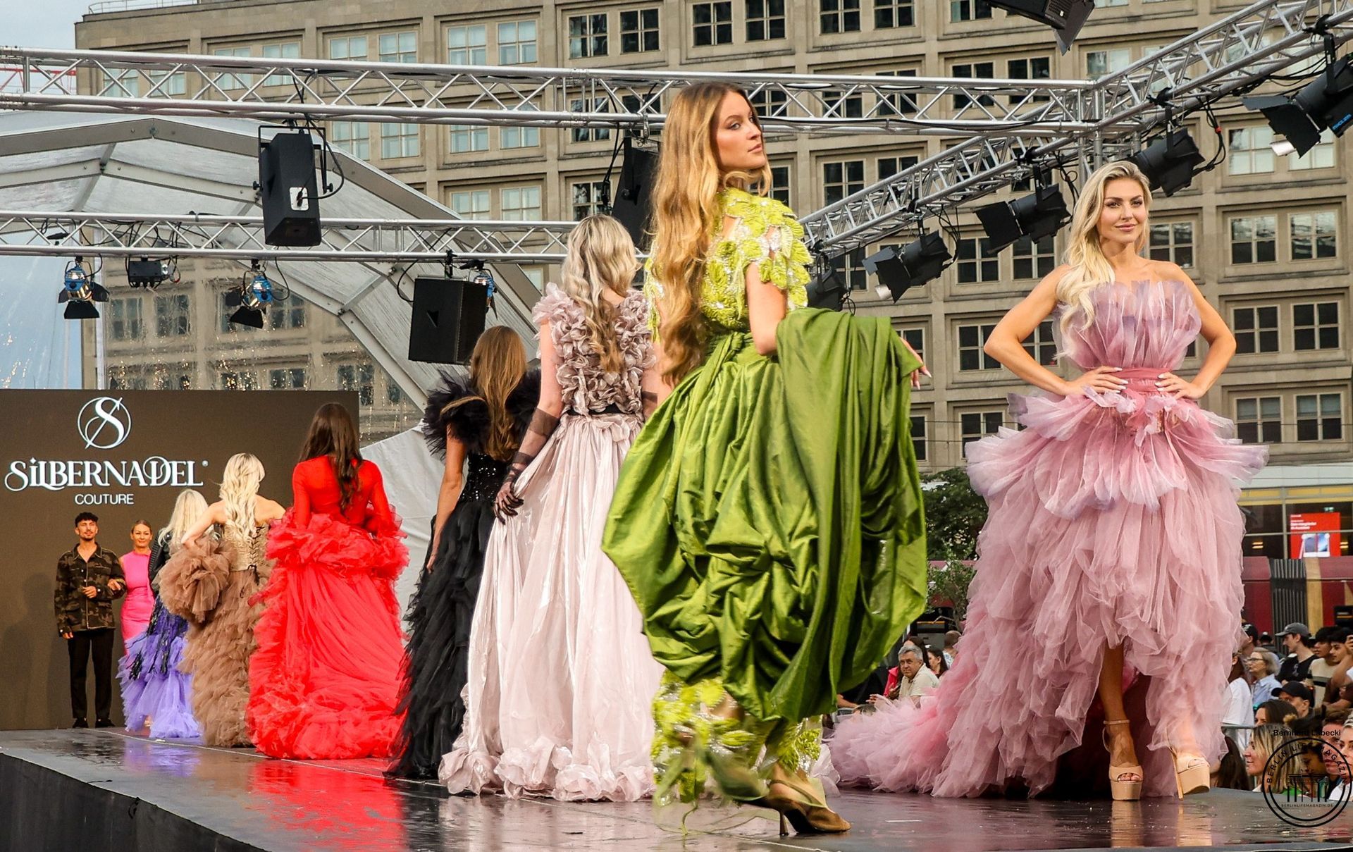 SILBERNADEL COUTURE
FASHION OPEN AIR 2026
BERLIN LIFE MAGAZIN
©Bernhard Labecki
