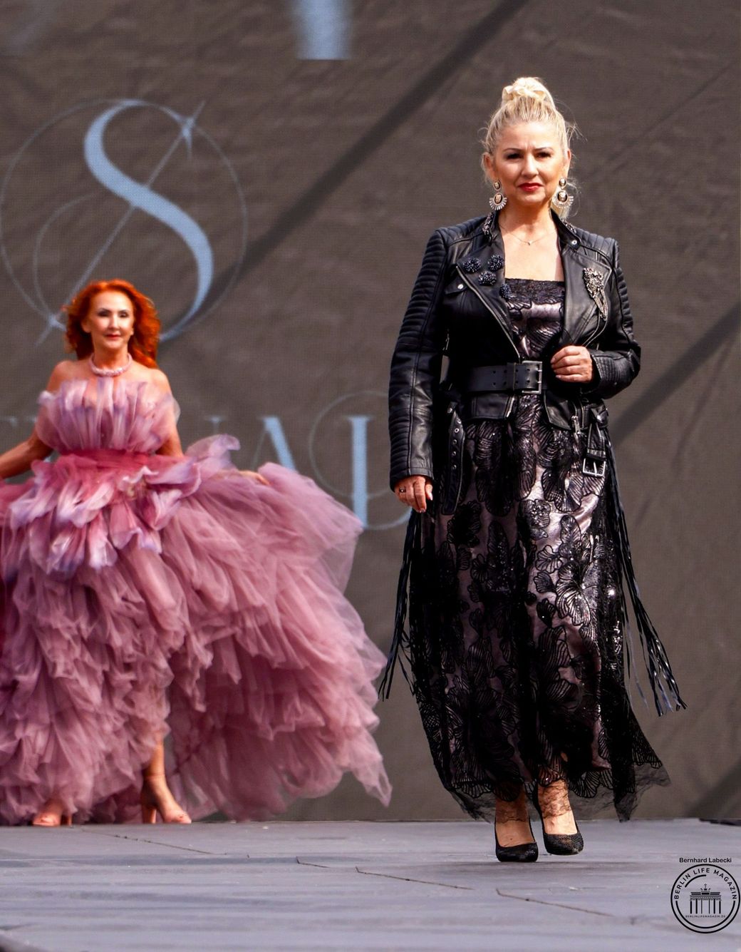 SILBERNADEL COUTURE @FASHION OPEN AIR 2026
©Bernhard Labecki
BERLIN LIFE MAGAZIN
Pressefotos