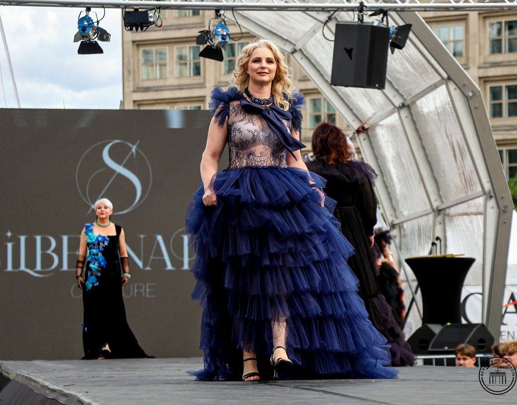 SILBERNADEL COUTURE @FASHION OPEN AIR 2026
©Bernhard Labecki
BERLIN LIFE MAGAZIN
Pressefotos