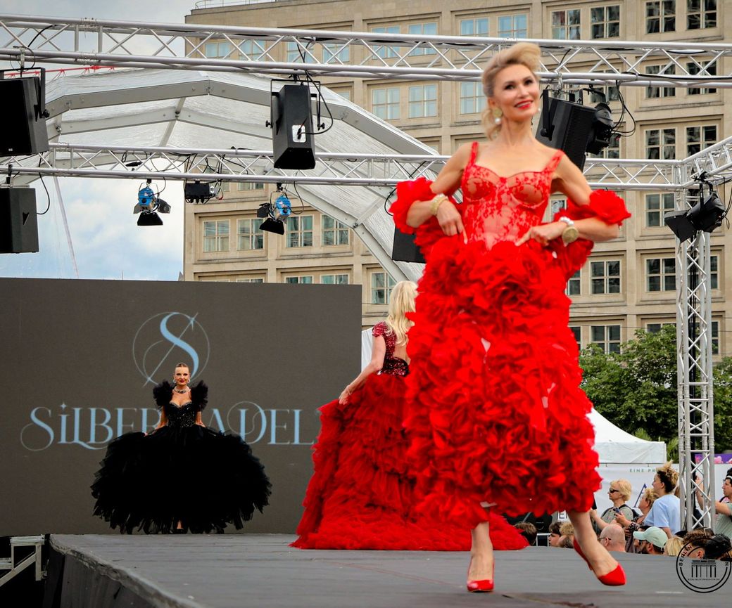 SILBERNADEL COUTURE @FASHION OPEN AIR 2026
©Bernhard Labecki
BERLIN LIFE MAGAZIN
Pressefotos