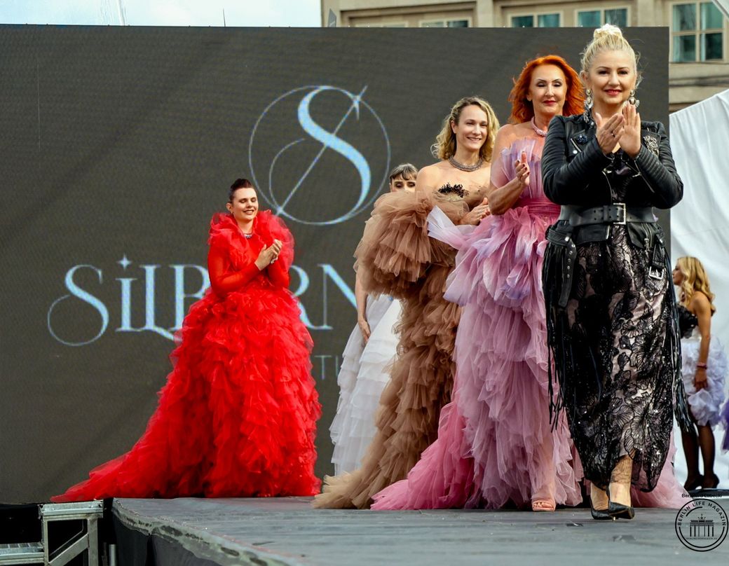 SILBERNADEL COUTURE @FASHION OPEN AIR 2026
©Bernhard Labecki
BERLIN LIFE MAGAZIN
Pressefotos