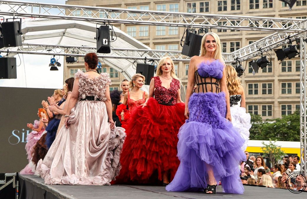 SILBERNADEL COUTURE @FASHION OPEN AIR 2026
©Bernhard Labecki
BERLIN LIFE MAGAZIN
Pressefotos