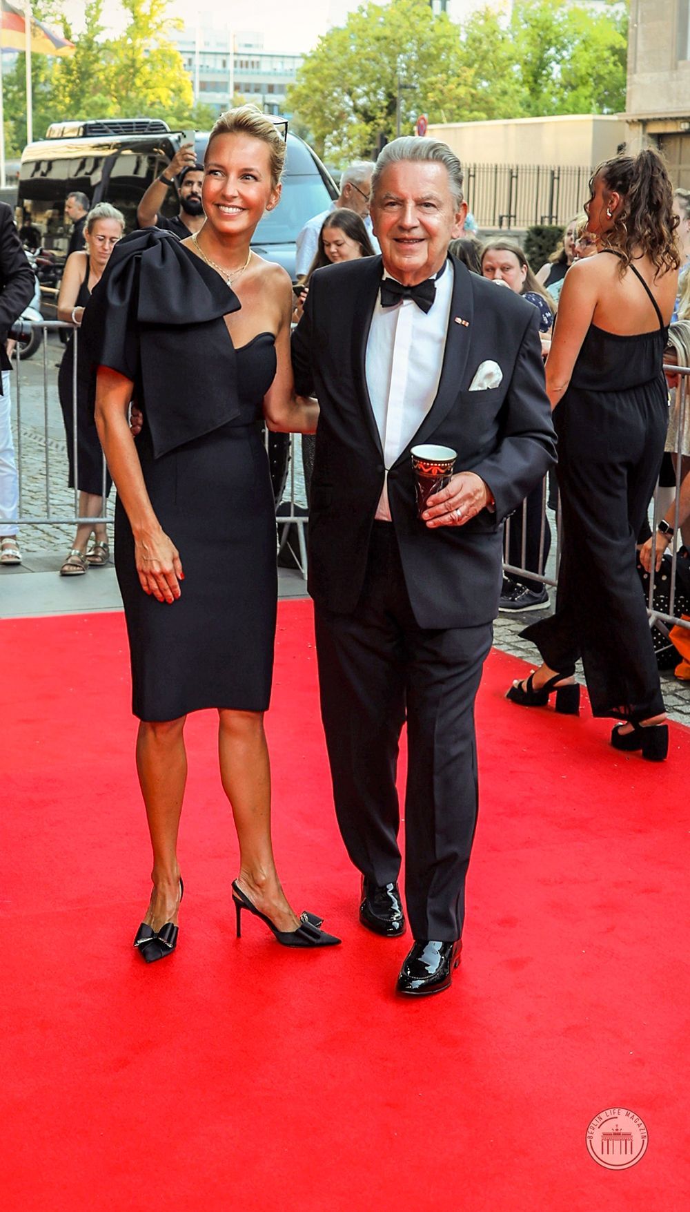 BAMBI - VERLEIHUNG 2024
Jörg Woltmann mit Tochter Sandra Sophie Woltmann
©Bernhard Labecki
BERLIN LIFE MAGAZIN