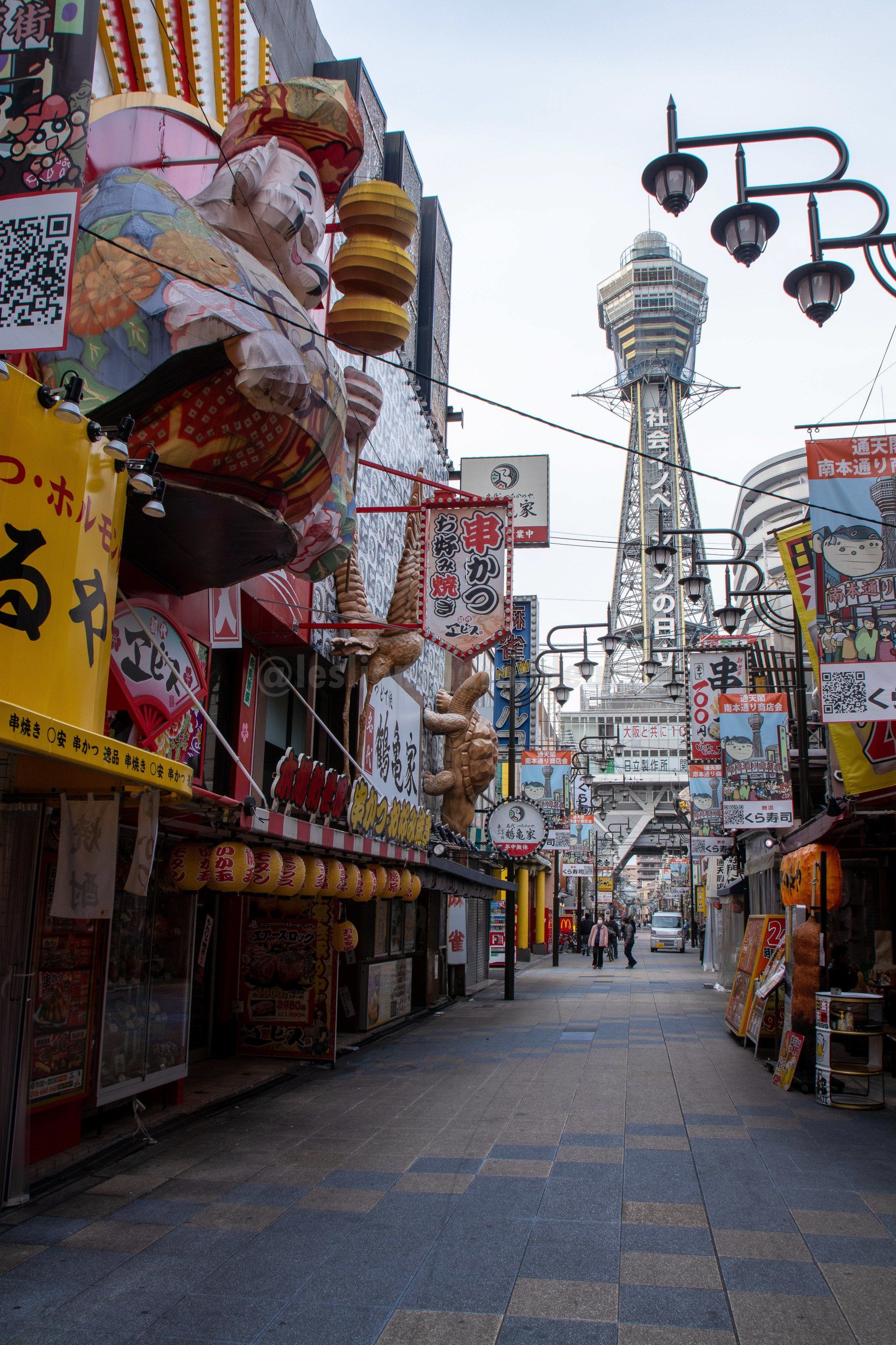 Rue populaire du quartier Shinsekai à Osaka