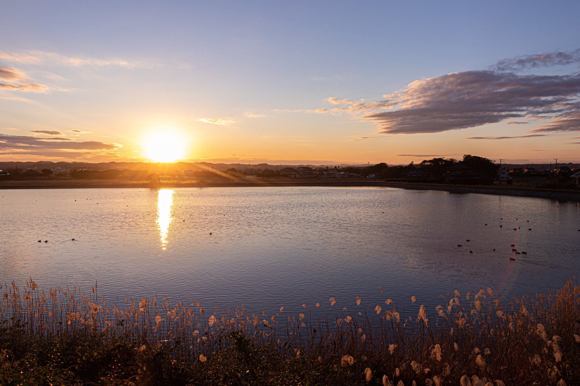 Coucher de soleil sur un lac