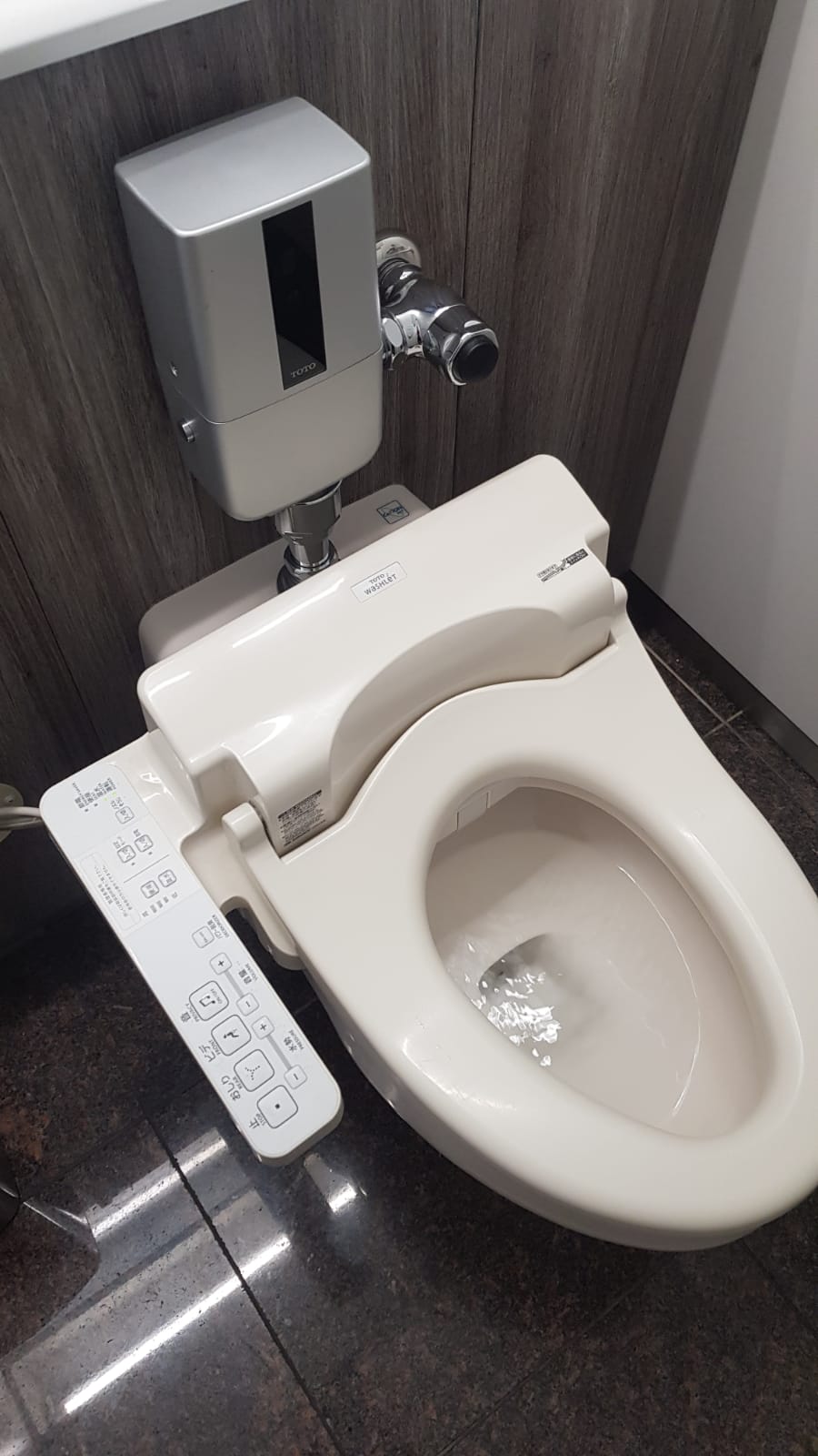 wc i-tech du Japon