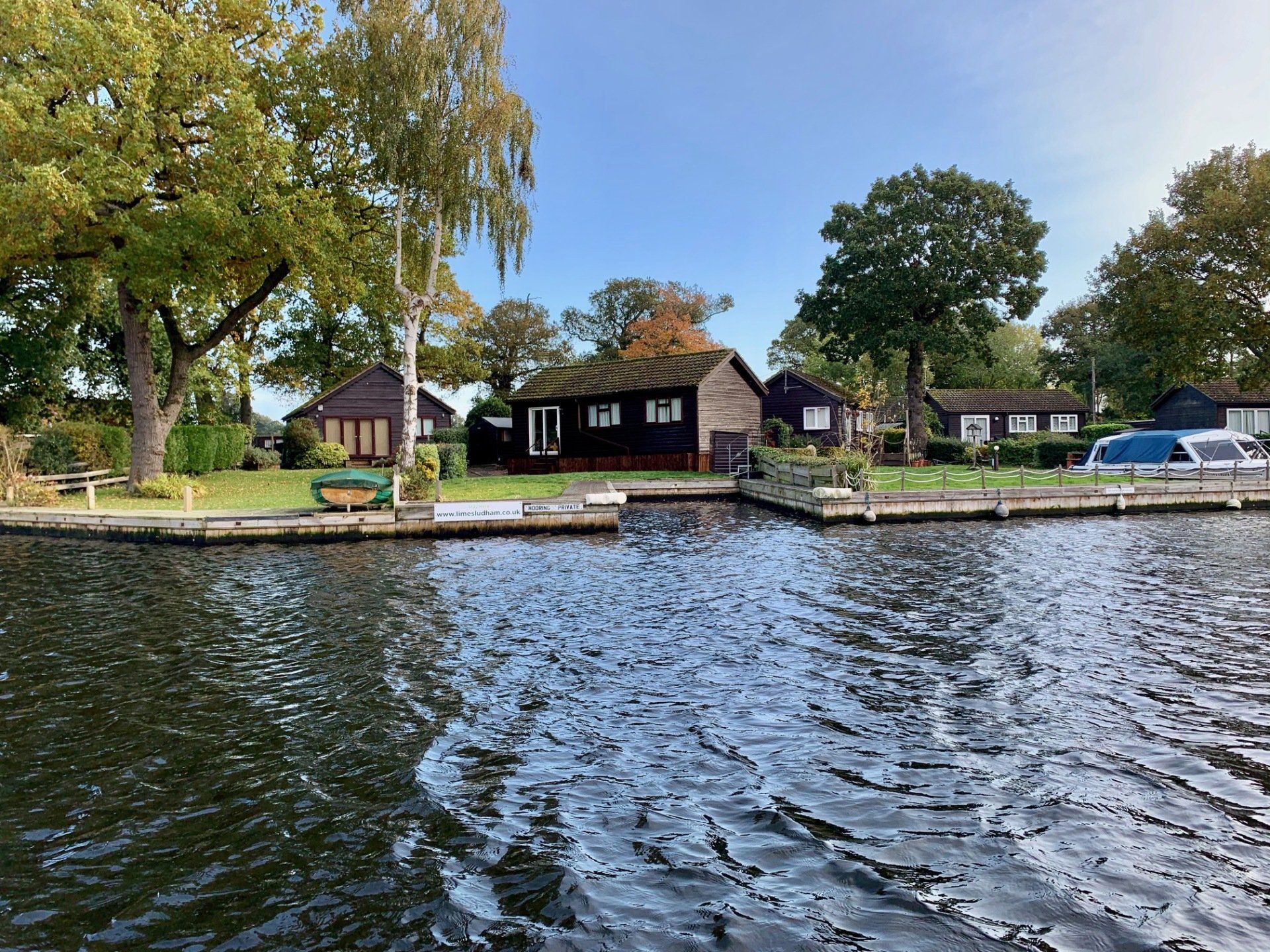 Norfolk broads holiday cottage in Ludham with mooring & fishing