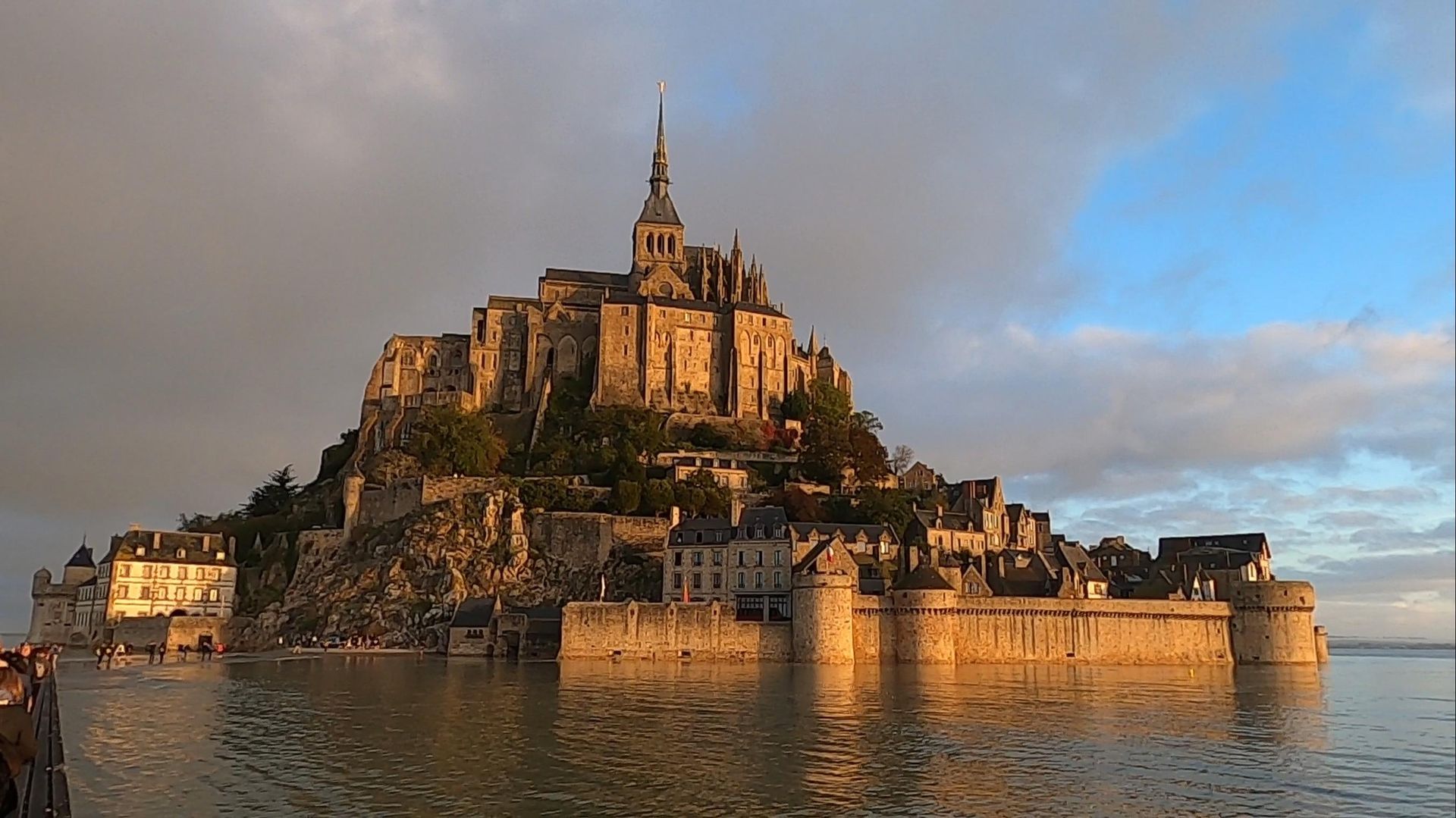Laufen am Mont Saint Michel