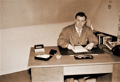 Heinz Dienhart im Büro
