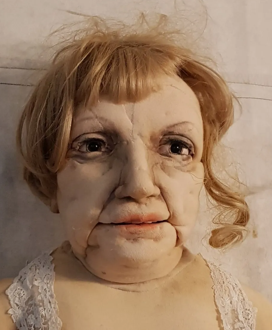 Figurenbauerin  Mechtild Nienaber