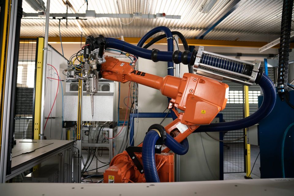 Gerweck GmbH Entwicklung und Montagetechnik  Dichtungstechnik Silikon PU-Schaum Dichtung Roboter Deutschland