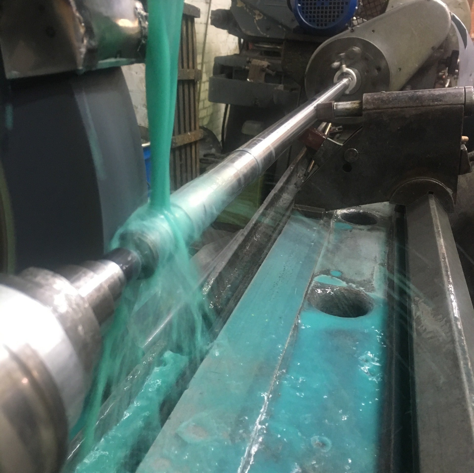 Cylindrical grinding small drive shaft