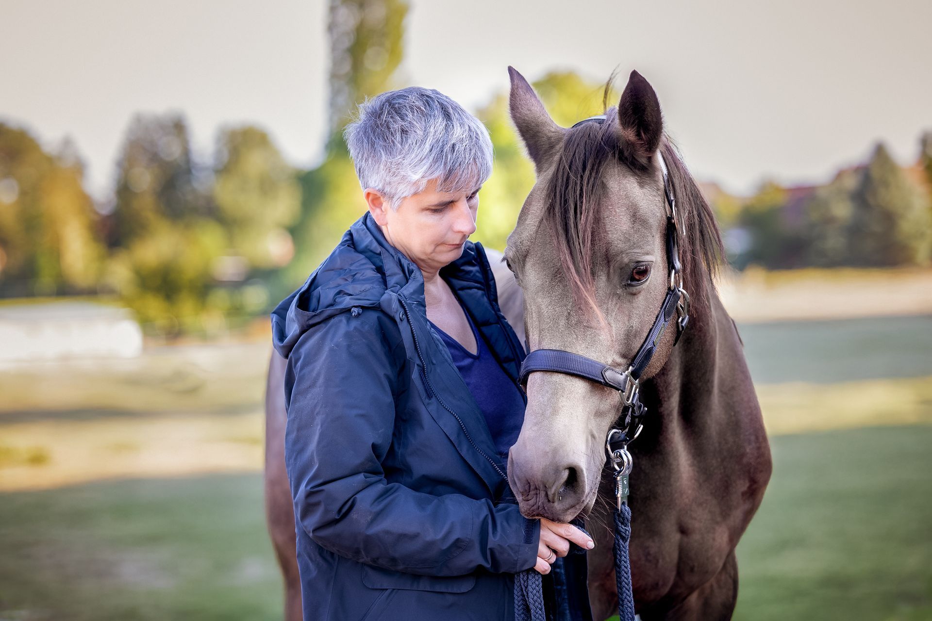 Sandra Bertl mit Coaching-Pferd 