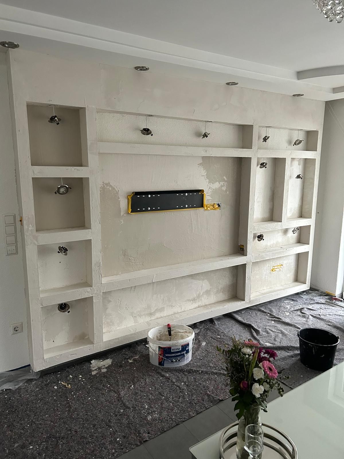 Moderne Wandgestaltung mit Feinputz im Wohnzimmer