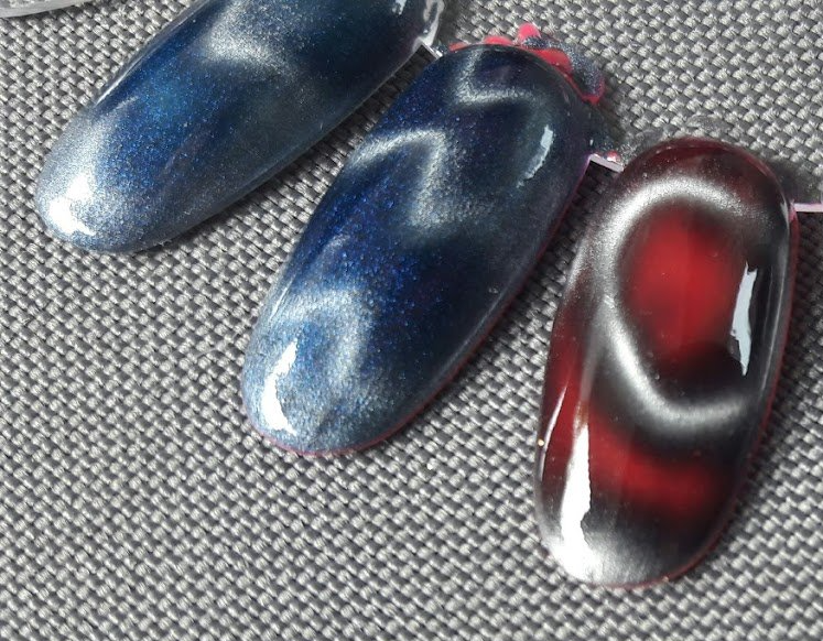 Präsentationstip Cateye-Gel blau mit weißem Gel grundiert, Cateye-Gel anthrazit mit neon-pink grundiert