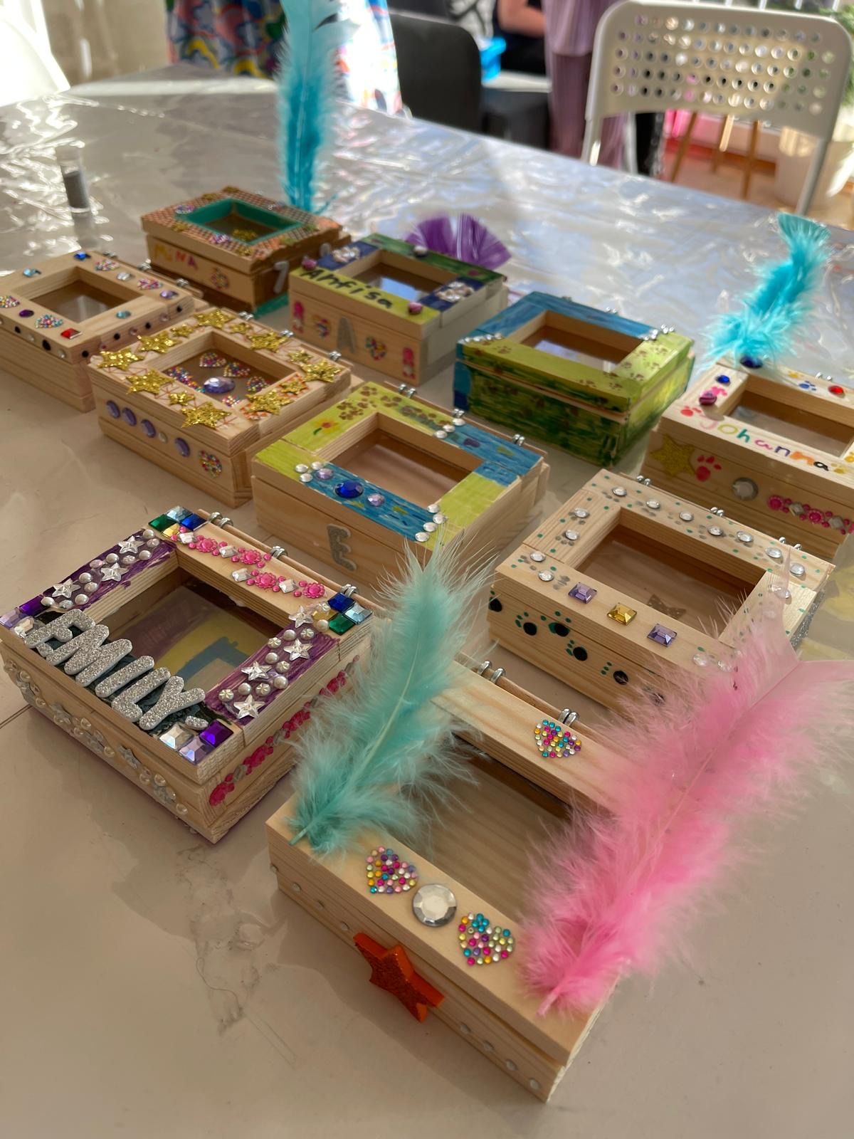 Kinder bauen mit Holzbausätzen – kreative Beschäftigung für Kindergeburtstage in Hamburg