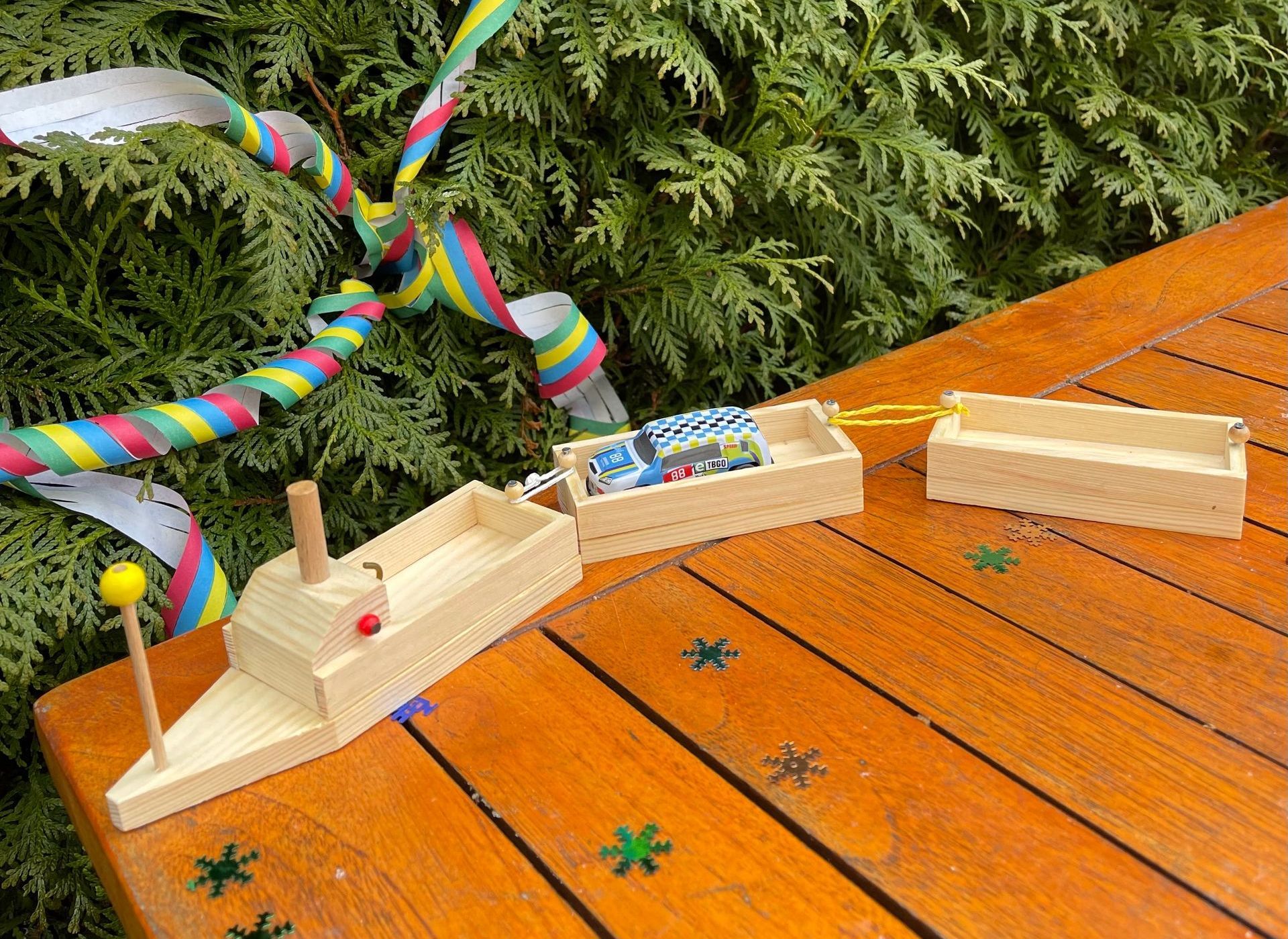 Einfacher Holzbausatz für Kinder – ideales Geschenk oder Bastelidee