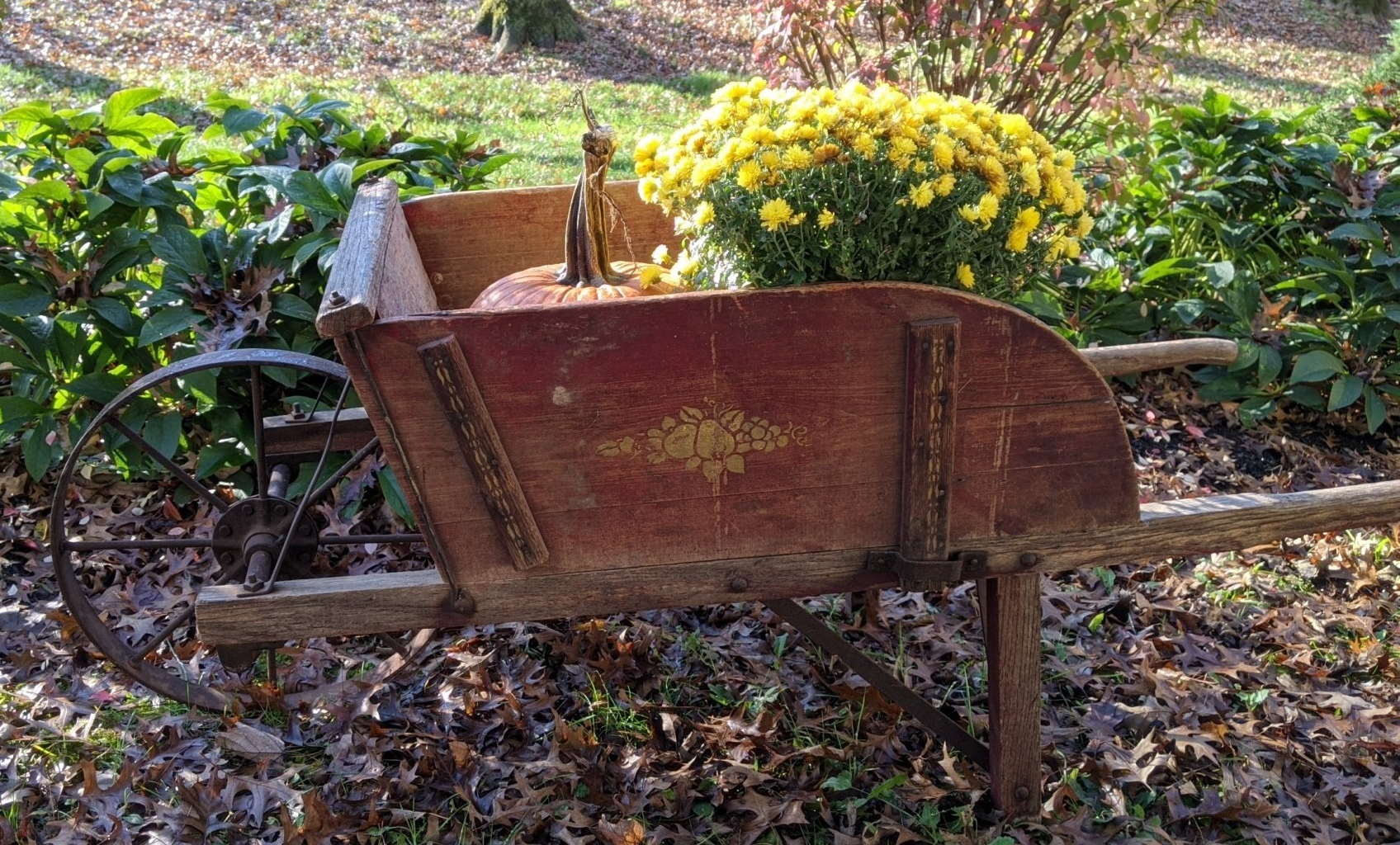 Jackson Manufacturing Co No 5 Garden, Built for Service wheelbarrow.
