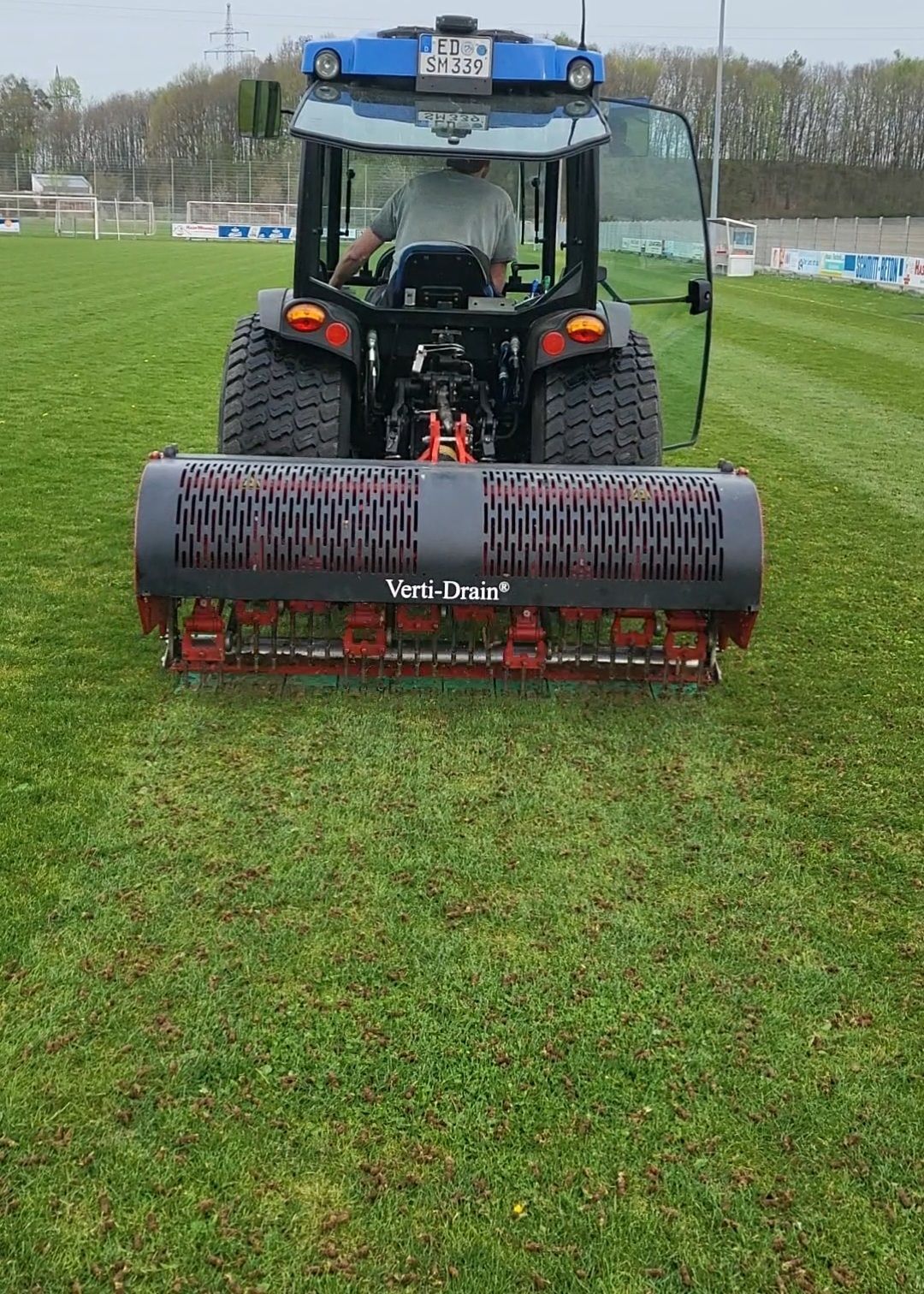 Sportplatz Aerifizieren, belüften, Moosinning, Michael Fuß, Sportplatzpflege, VertiDrain, 