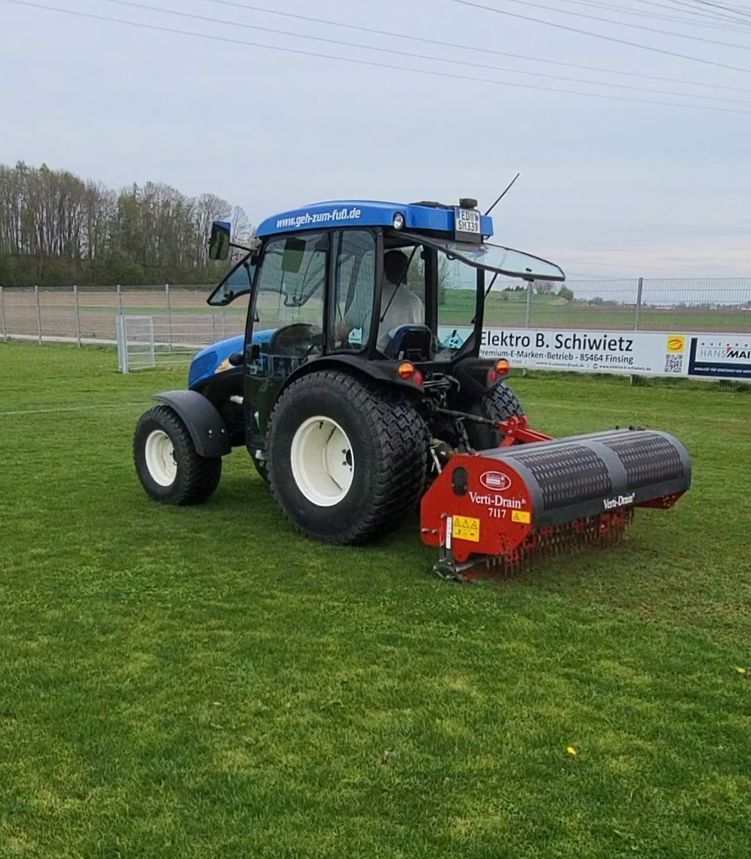 Sportplatz Aerifizieren, belüften, Moosinning, Michael Fuß, Sportplatzpflege, VertiDrain, 