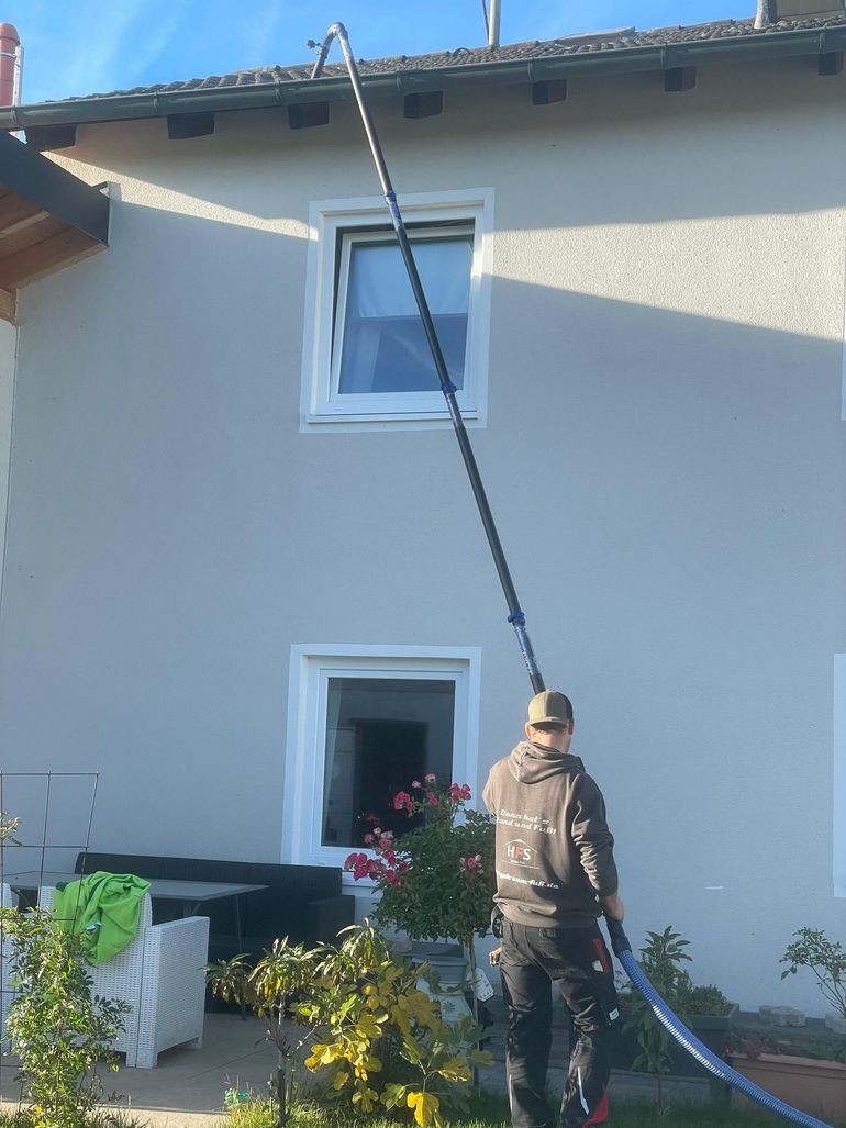 Dachrinnenreinigung
HFS Michael Fuß
Hausmeister
Moosinning
