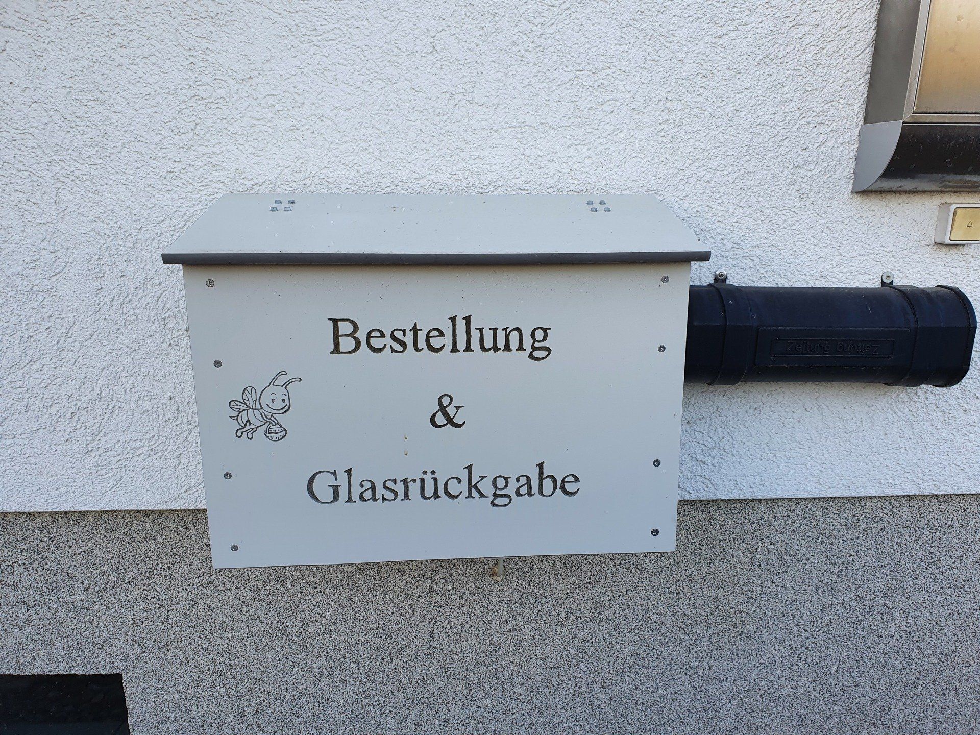 Unser Glasrückgabe-Briefkasten