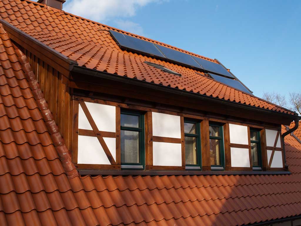 Haus mit Holzelementen