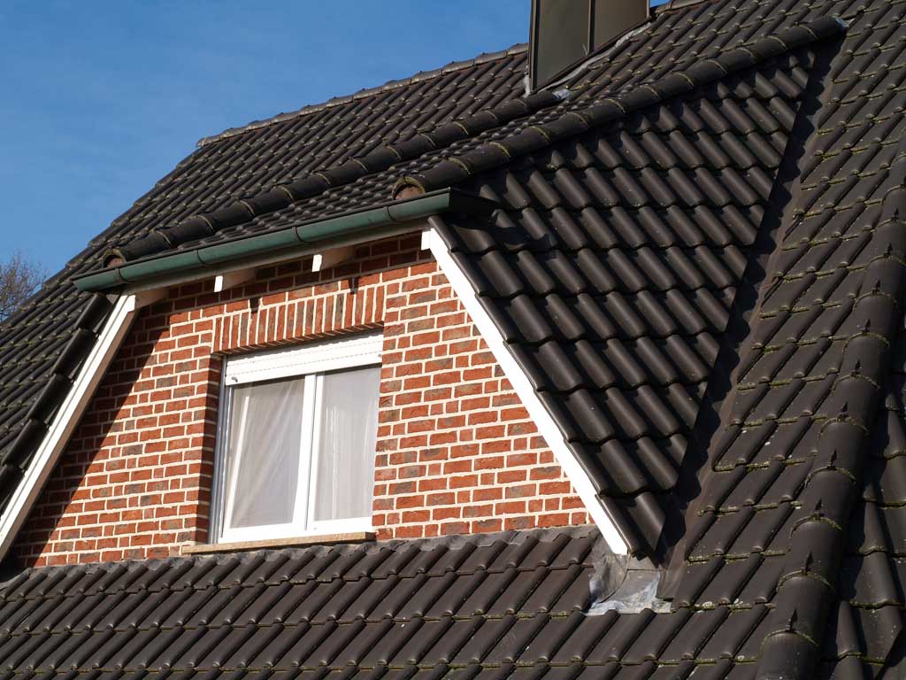 SChräges Dach und Fenster