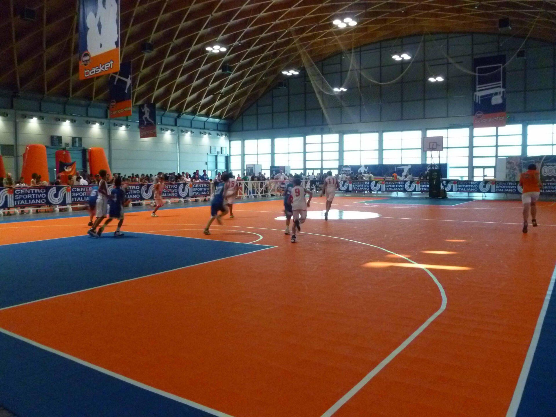 piste d'athlétisme, terrain de football, terrain de basket