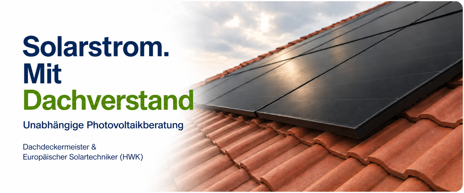 Solarstrom. Mit Dachverstand – unabhängige Photovoltaikberatung vom Dachdeckermeister und Europäischen Solartechniker (HWK). Mattschwarze Solarmodule auf einem roten Ziegeldach.