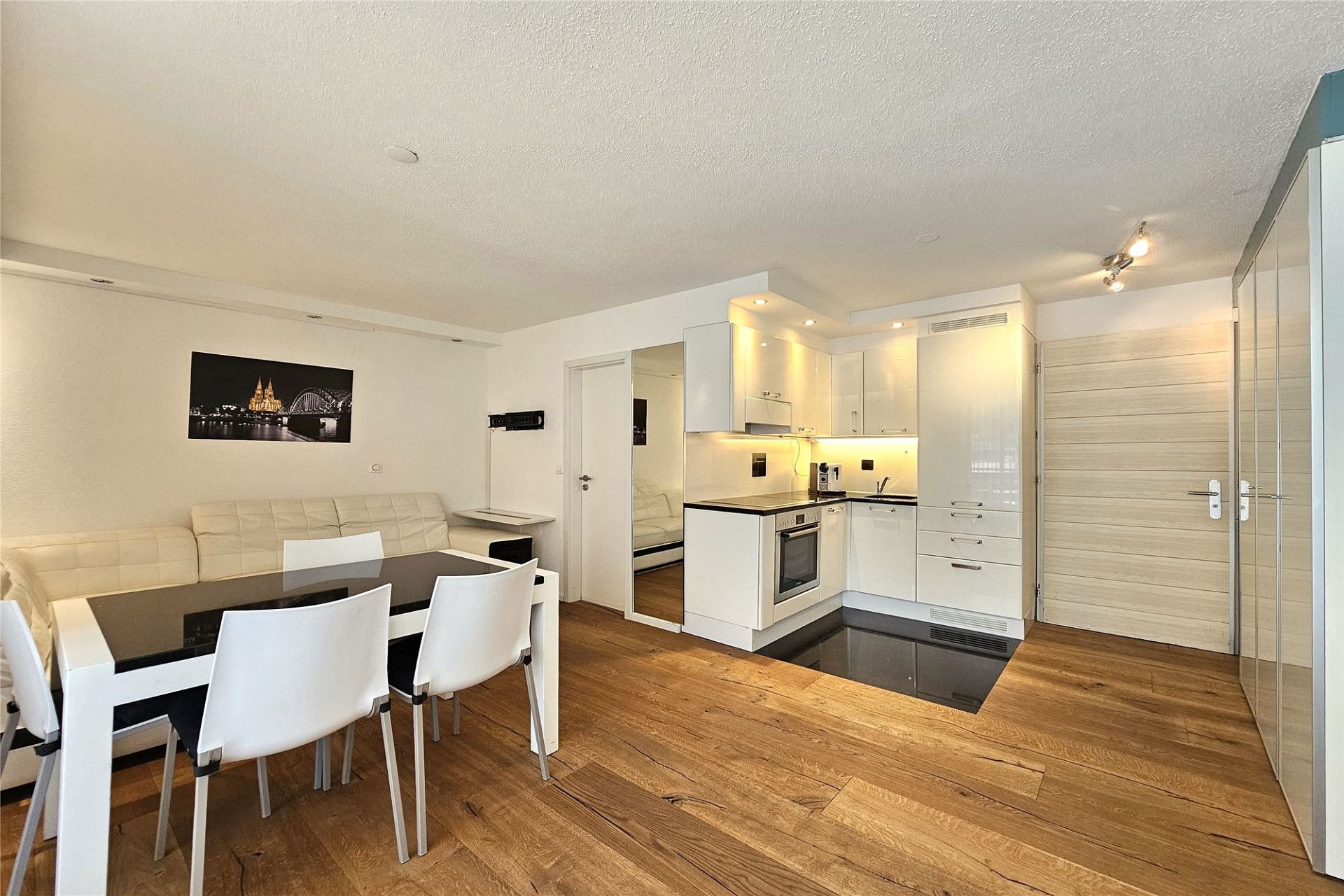 Moderne preiswerte Ferienwohnung Schweiz/1 - 3 Personen/Zentrum/
BILLIG MIETEN/ Leukerbad/FEWO/
Leukerbad/Weihnachten/ Sylvester/
Karneval in  Schweiz/Kanton Wallis/
Skiferien Preiswert/Selbstversorger/