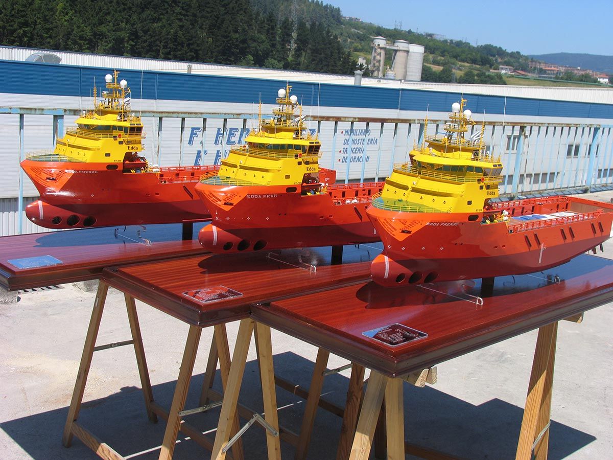 Maqueta barcos.