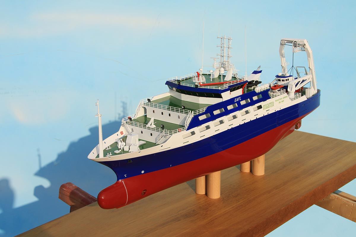 Maqueta barcos.