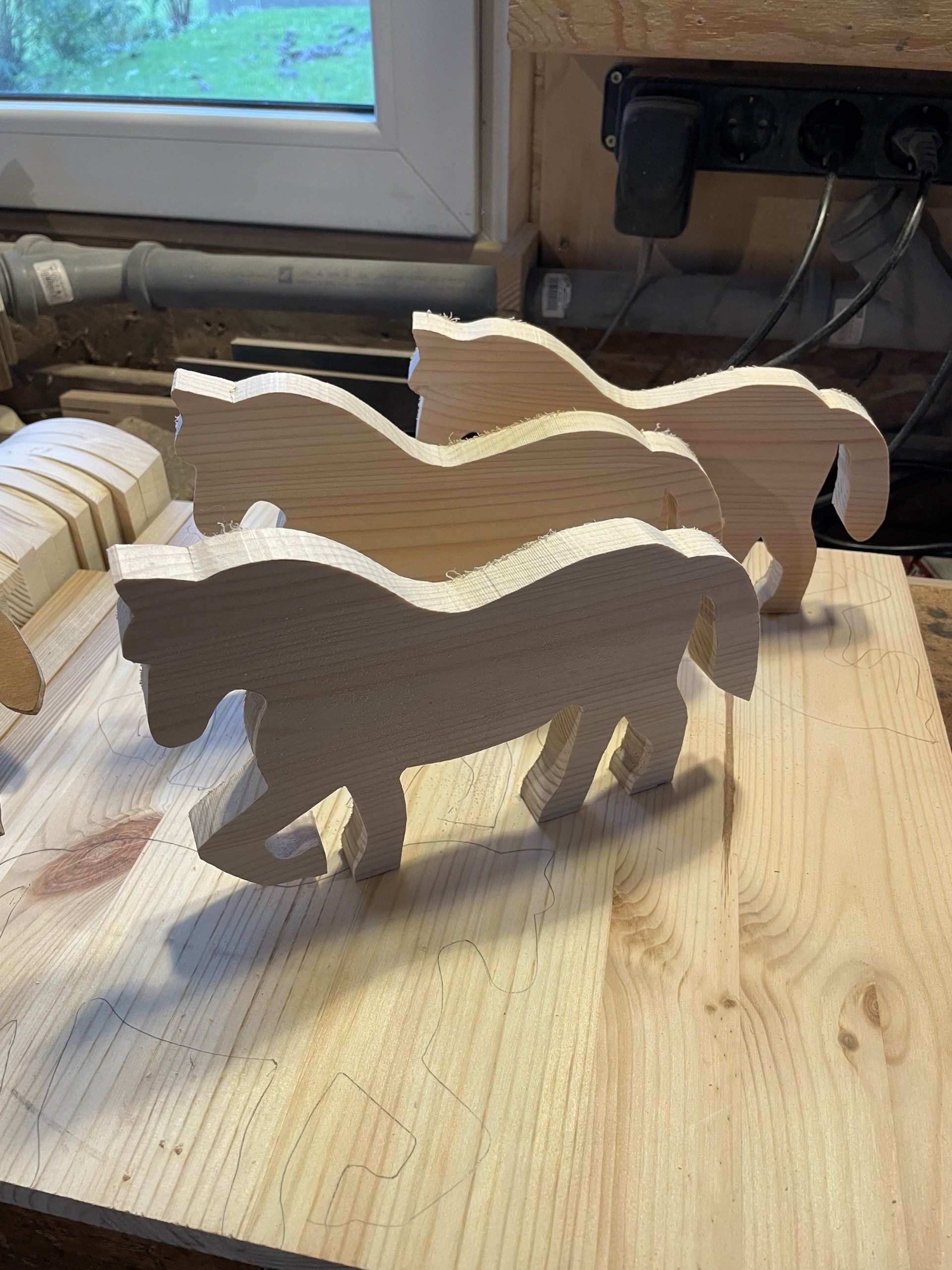 Ein handgefertigte Pferd als Nachziehspielzeuge aus Holz