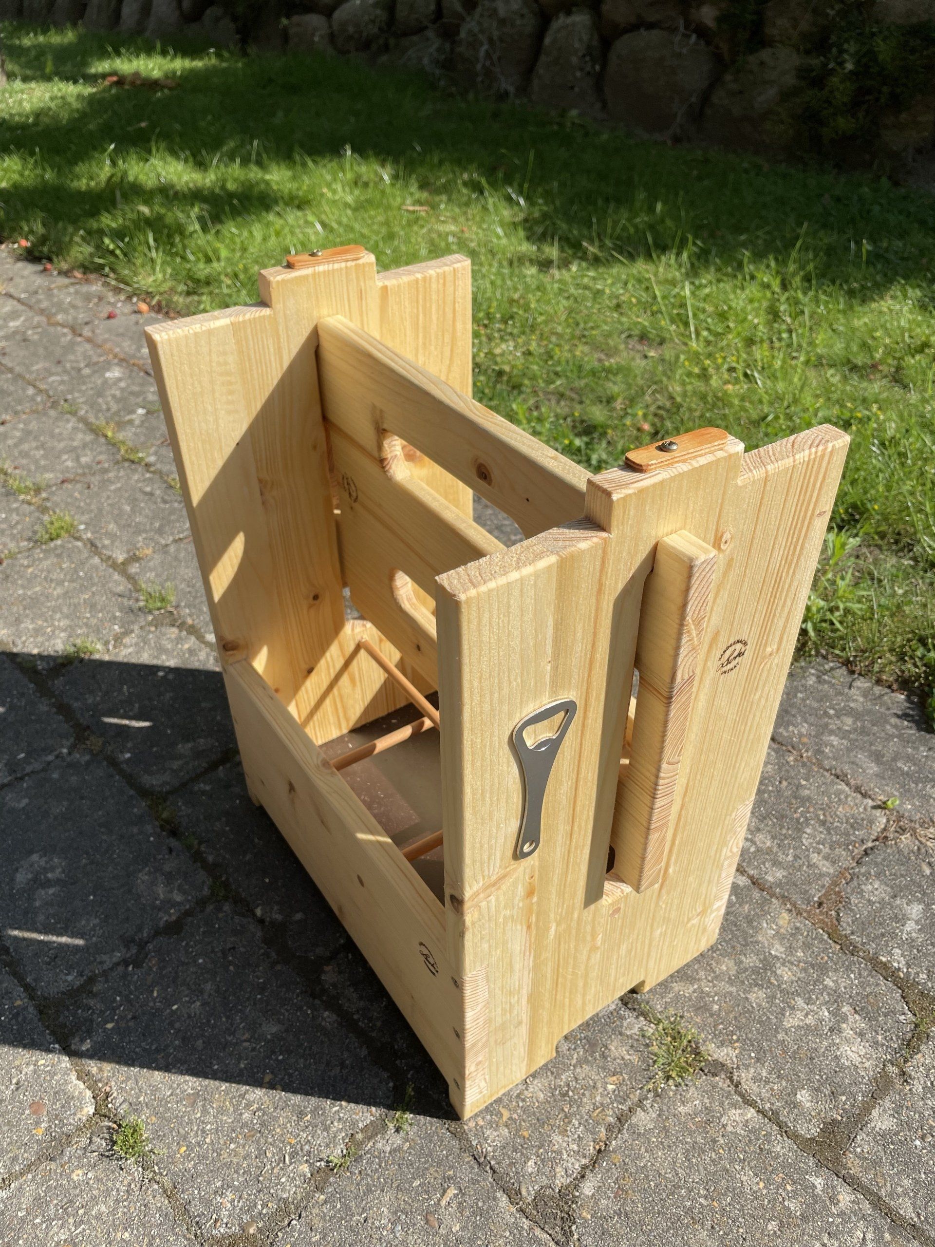 „Herrentasche“, Getränkebox und Sitzhocker handgefertigt aus Fichtenholz 