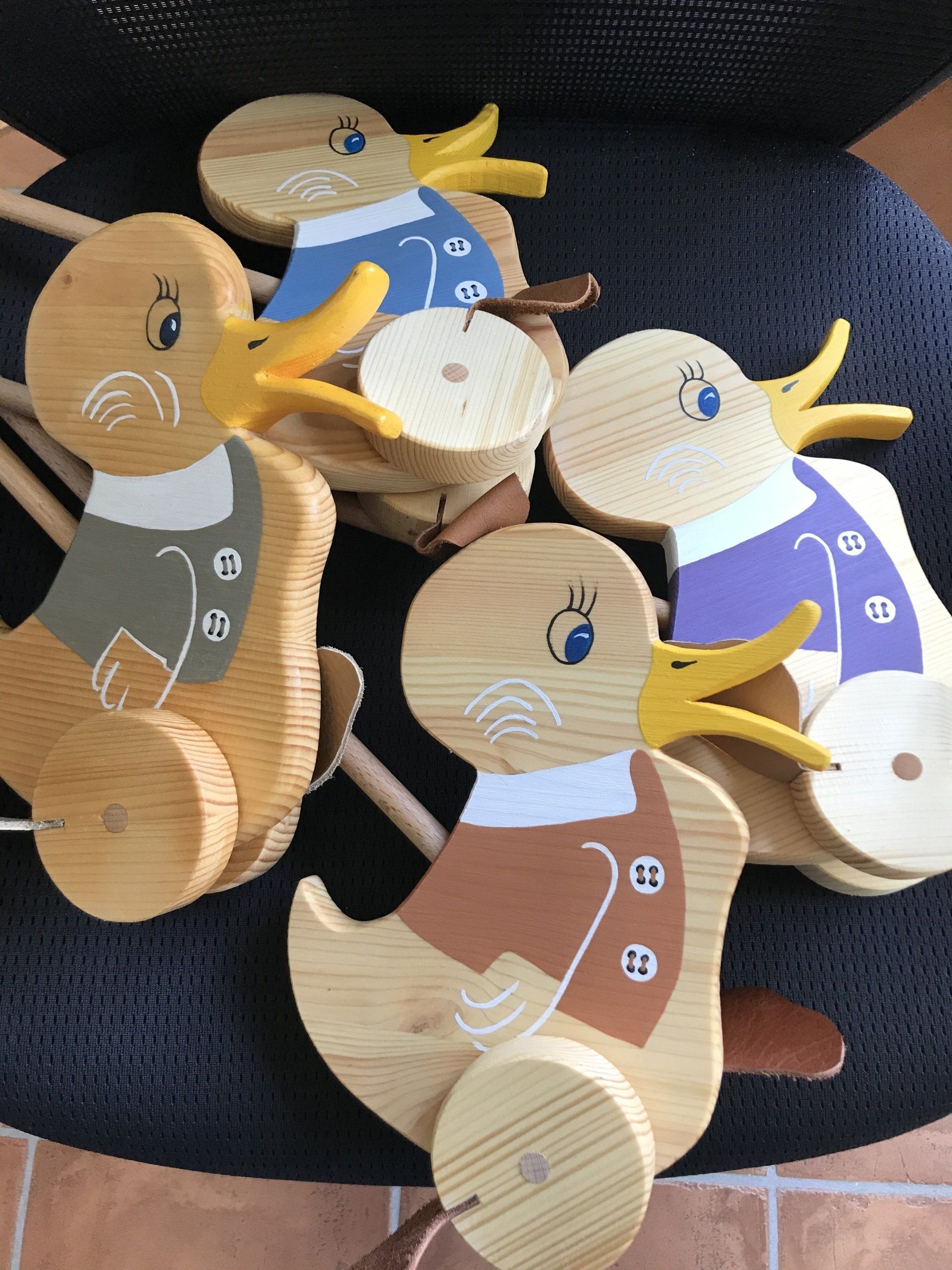 Schiebespielzeug, verschiedene handgefertigte  Enten bemalt