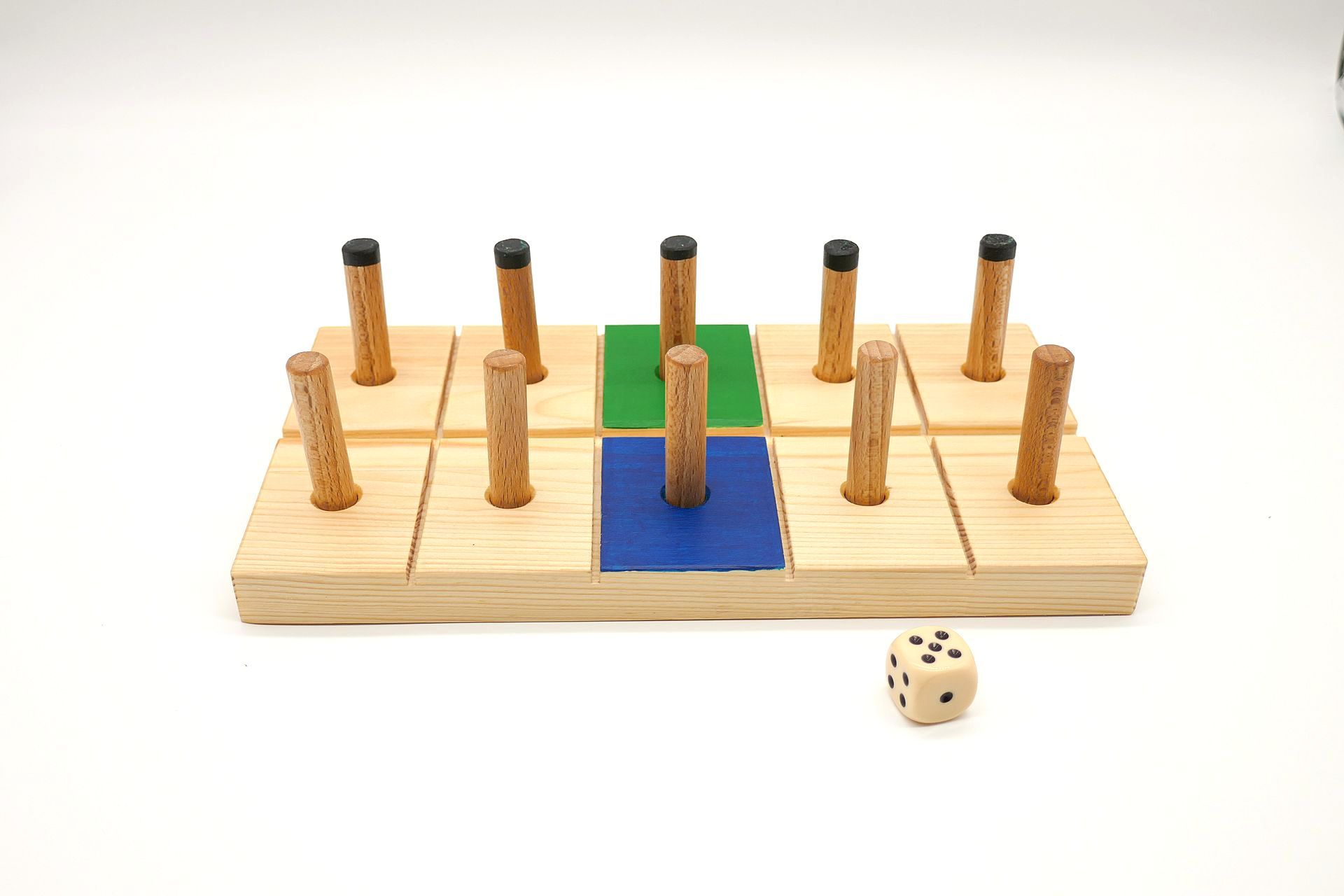 Handgefertigtes Gesellschaftsspiel „Vier gewinnt”