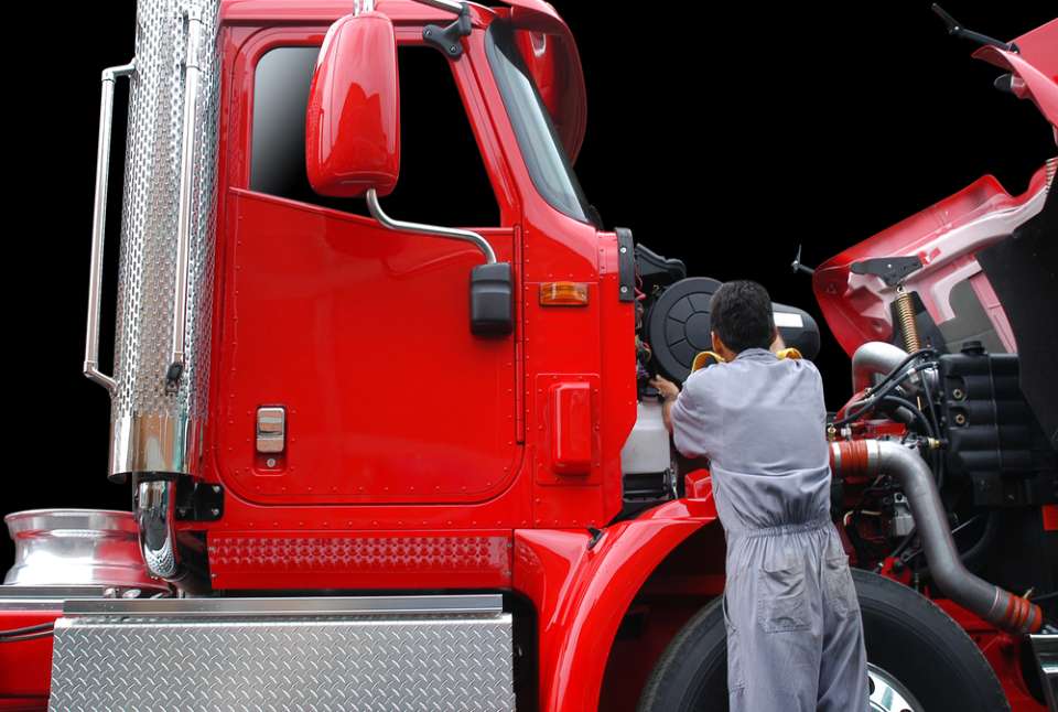 customer giving thumbs up to mechanic working on car