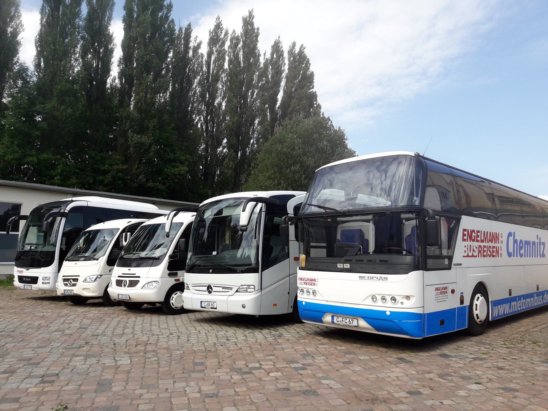 Mietomnibus und Bus mieten - mehr Freude am Reisen!