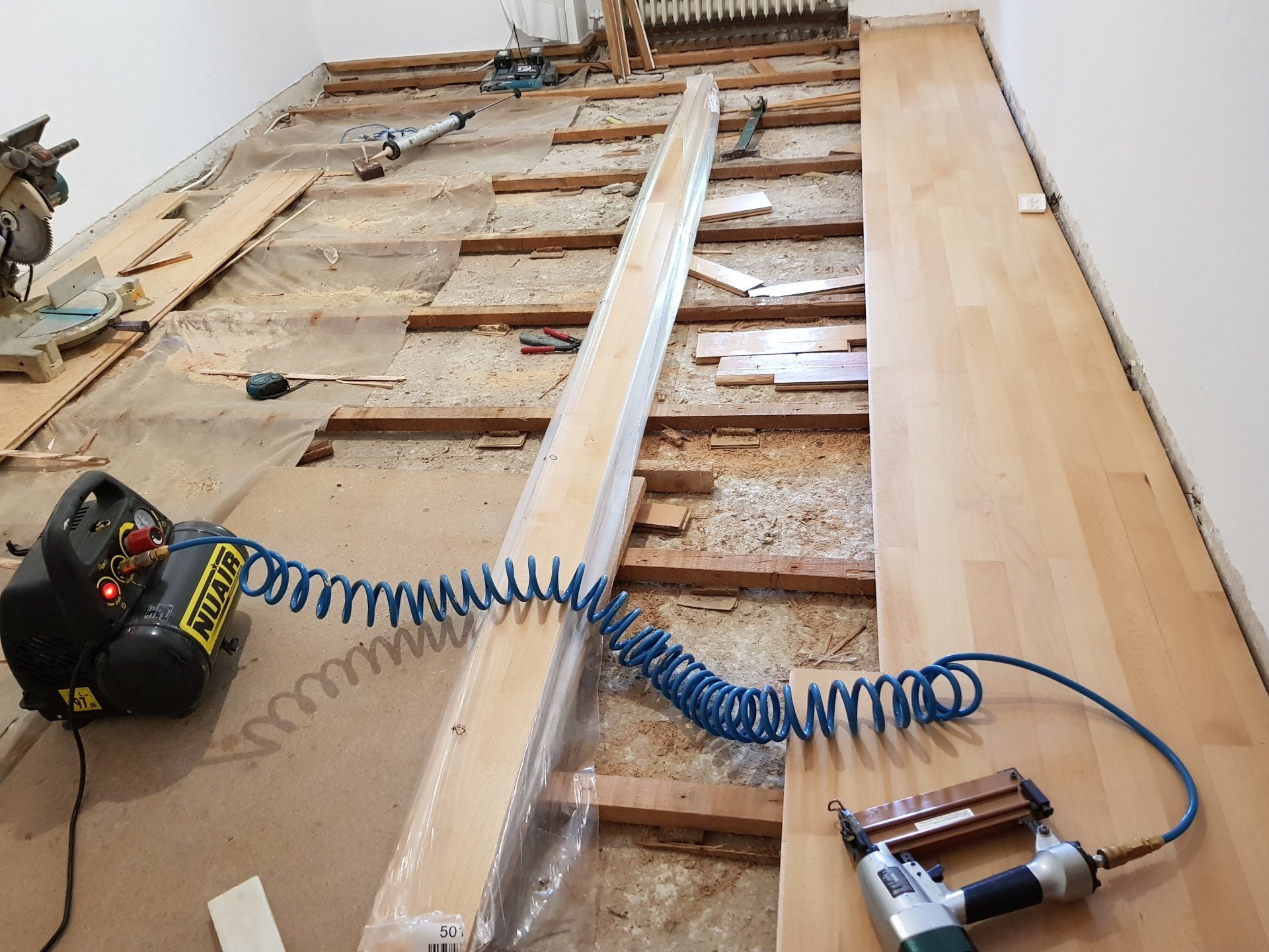 Instalación de tarima maciza de junckers