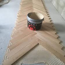 Parquet pegado en espiga