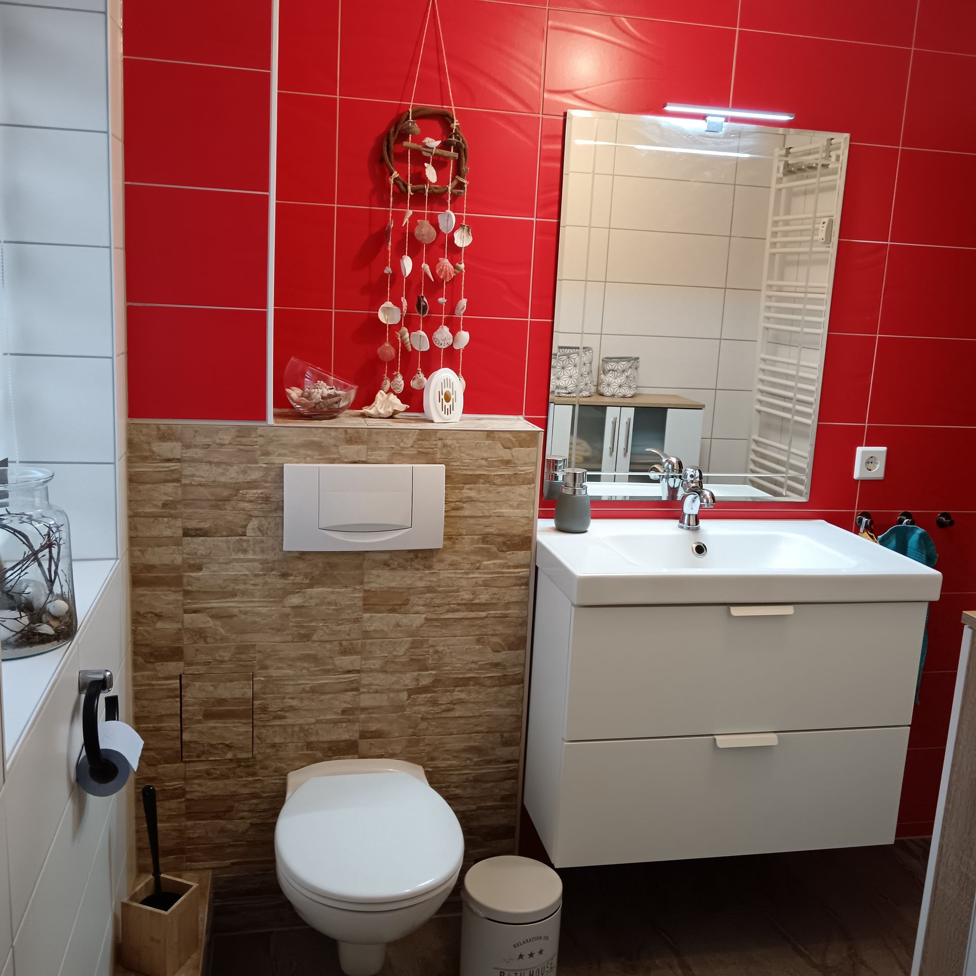 Modernes Badezimmer mit 140 m Regendusche