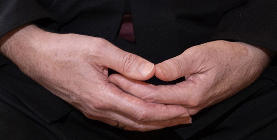 Amithaba Mudra, Handhaltung für Meditation & Mitgefühl Amithaba Mudra, Handhaltung für Meditation & Mitgefühl