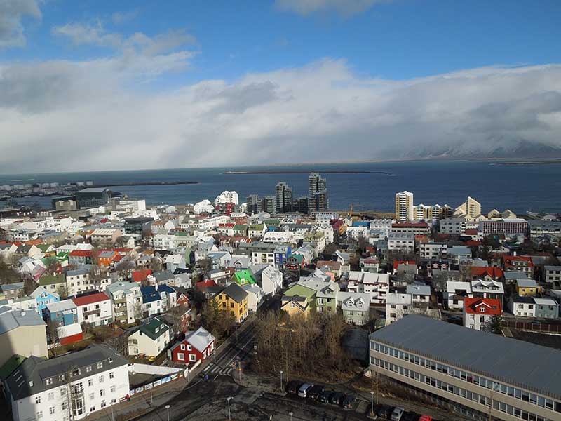 Blick vom Turm der Hallgrimskirche auf die Innenstadt von Reykjavik