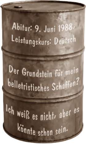 Altes Ölfass, auf dem etwas zur belletristischen Arbeit von Susanne Kowalsky steht. Nr. 3