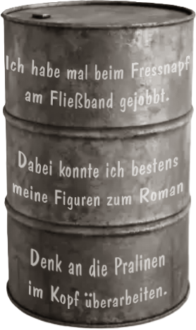 Altes Ölfass, auf dem etwas zur belletristischen Arbeit von Susanne Kowalsky steht.